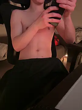 Snapshot of gostos__oo chatting on April 6, 12:19 am gostos oo online show from April 6, 12:19 am