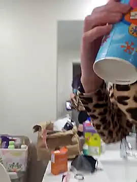 erinSmiles online show from November 7, 5:51 am