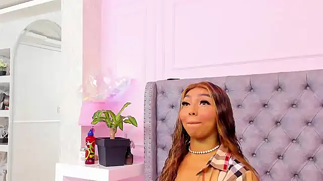 HaileeRoberts online show from April 4, 12:24 pm