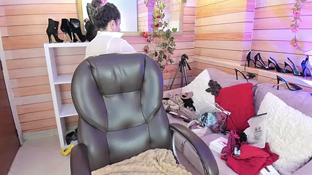 Victoria collins 1 online show from May 28, 10:56 am
