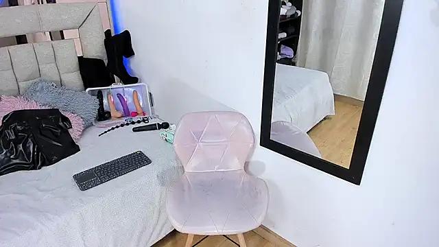 melody bonnet online show from February 5, 8:52 am