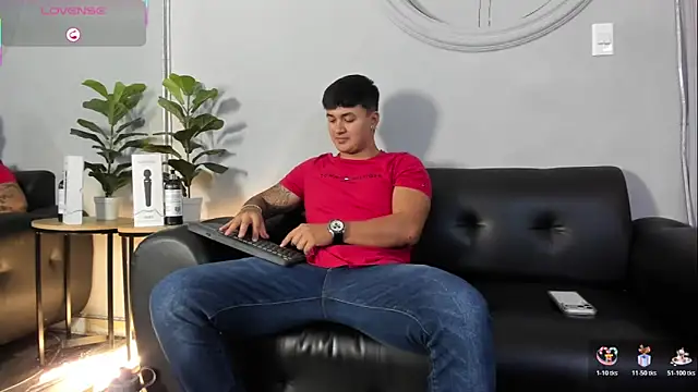 Snapshot of Cristopher_strong chatting on June 3, 1:46 pm Cristopher strong online show from June 3, 1:46 pm