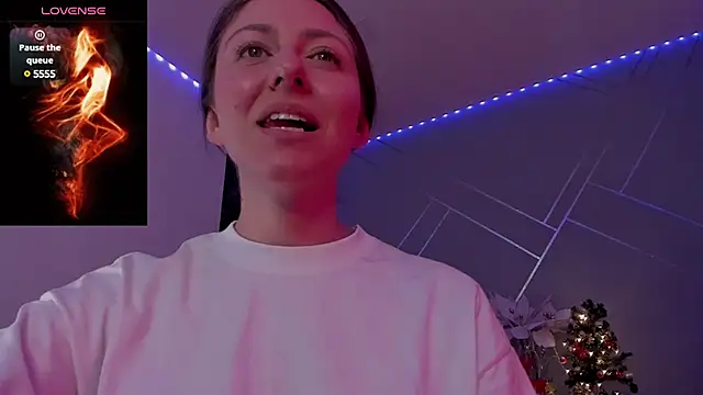 Ich Bin Julia online show from December 18, 5:10 pm