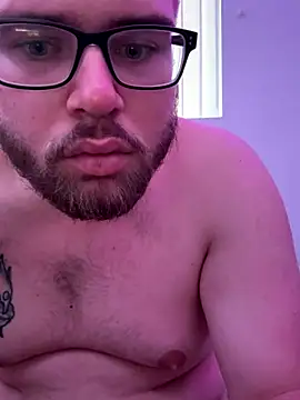 Snapshot of Comfortable_Bite chatting on November 4, 12:32 am Comfortable Bite online show from November 4, 12:32 am