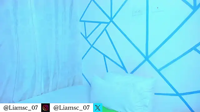 Snapshot of liam_scott77 chatting on May 21, 11:45 pm liam scott77 online show from May 21, 11:45 pm
