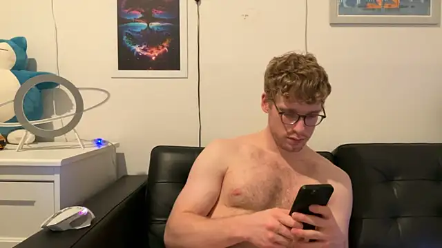 Snapshot of BlueEyedTallGuy94 chatting on December 9, 8:22 am BlueEyedTallGuy94 online show from December 9, 8:22 am