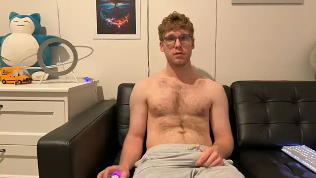 Snapshot of BlueEyedTallGuy94 chatting on December 11, 7:20 am BlueEyedTallGuy94 online show from December 11, 7:20 am