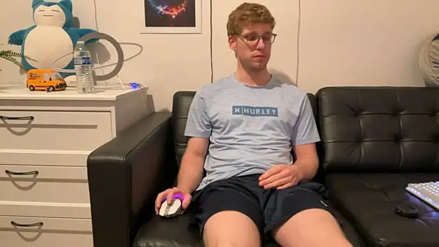 Snapshot of BlueEyedTallGuy94 chatting on December 14, 5:07 am BlueEyedTallGuy94 online show from December 14, 5:07 am