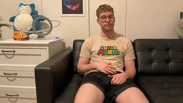 Snapshot of BlueEyedTallGuy94 chatting on December 21, 3:14 am BlueEyedTallGuy94 online show from December 21, 3:14 am