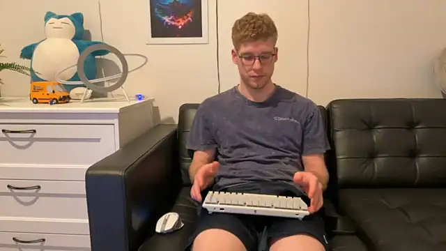 Snapshot of BlueEyedTallGuy94 chatting on December 26, 4:10 am BlueEyedTallGuy94 online show from December 26, 4:10 am