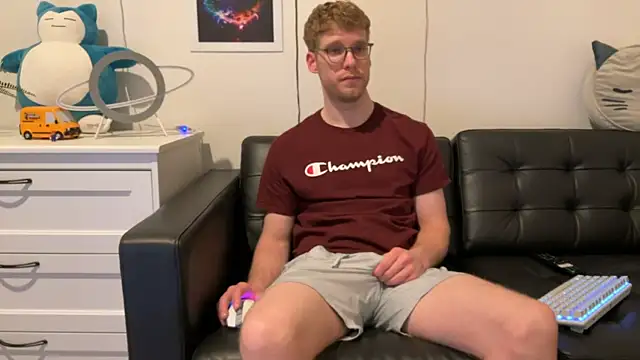 Snapshot of BlueEyedTallGuy94 chatting on January 8, 1:42 am BlueEyedTallGuy94 online show from January 8, 1:42 am