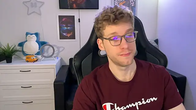 Snapshot of BlueEyedTallGuy94 chatting on January 14, 1:58 am BlueEyedTallGuy94 online show from January 14, 1:58 am