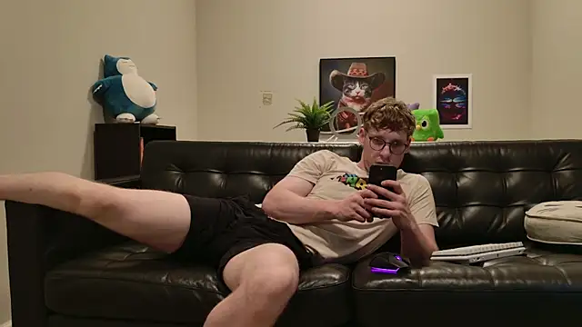 Snapshot of BlueEyedTallGuy94 chatting on September 19, 1:51 am BlueEyedTallGuy94 online show from September 19, 1:51 am