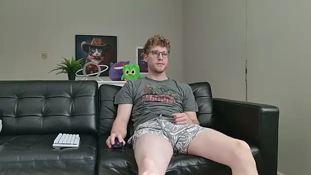 Snapshot of BlueEyedTallGuy94 chatting on September 28, 8:25 pm BlueEyedTallGuy94 online show from September 28, 8:25 pm