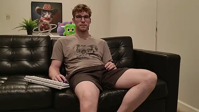 Snapshot of BlueEyedTallGuy94 chatting on October 4, 11:03 pm BlueEyedTallGuy94 online show from October 4, 11:03 pm