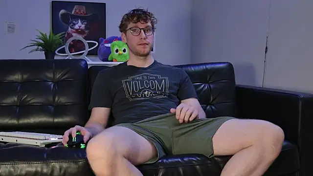 Snapshot of BlueEyedTallGuy94 chatting on October 28, 1:09 am BlueEyedTallGuy94 online show from October 28, 1:09 am