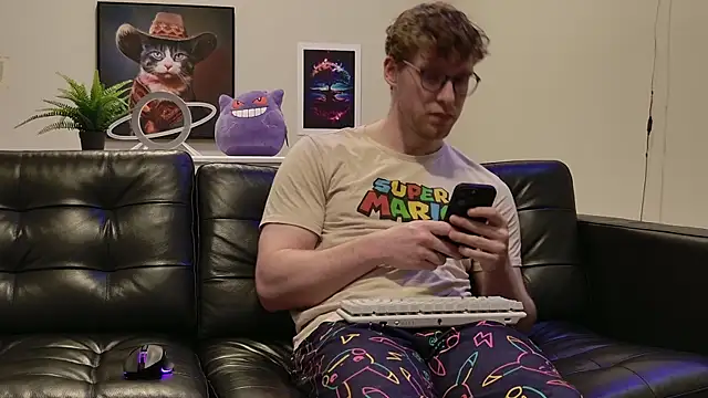 Snapshot of BlueEyedTallGuy94 chatting on October 30, 1:51 am BlueEyedTallGuy94 online show from October 30, 1:51 am