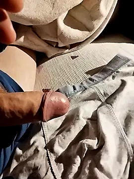 Grig1982 online show from April 4, 7:00 pm