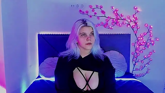 JoannLowe online show from February 27, 7:58 pm