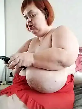 Snapshot of MIDGET-TITS chatting on February 6, 8:18 am MIDGET-TITS online show from February 6, 8:18 am