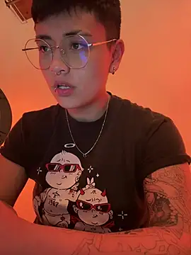 Snapshot of Ashley_Chriss chatting on December 23, 6:44 am Ashley Chriss online show from December 23, 6:44 am