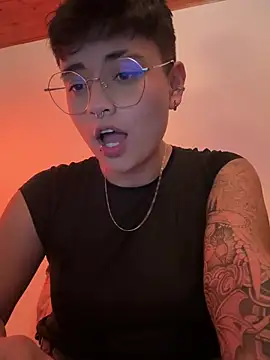 Snapshot of Ashley_Chriss chatting on January 19, 6:42 am Ashley Chriss online show from January 19, 6:42 am