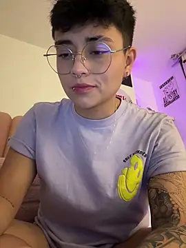 Snapshot of Ashley_Chriss chatting on February 15, 1:21 am Ashley Chriss online show from February 15, 1:21 am