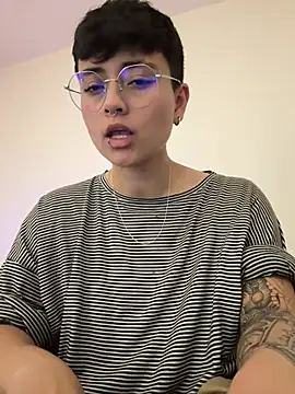 Snapshot of Ashley_Chriss chatting on February 21, 1:44 am Ashley Chriss online show from February 21, 1:44 am