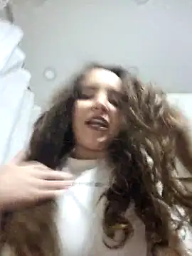 Snapshot of LineaDemie chatting on October 17, 6:21 pm LineaDemie online show from October 17, 6:21 pm