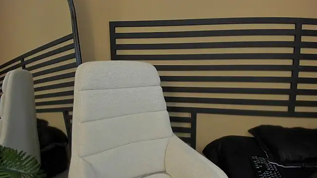 Catyloves online show from March 7, 10:40 pm