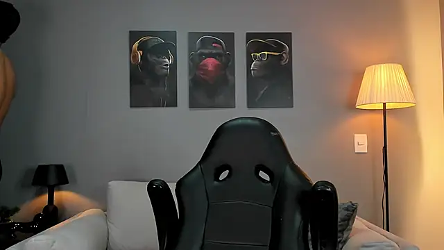 Snapshot of ApoloMakris chatting on November 1, 5:15 pm ApoloMakris online show from November 1, 5:15 pm