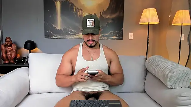 Snapshot of ApoloMakris chatting on January 16, 8:13 pm ApoloMakris online show from January 16, 8:13 pm