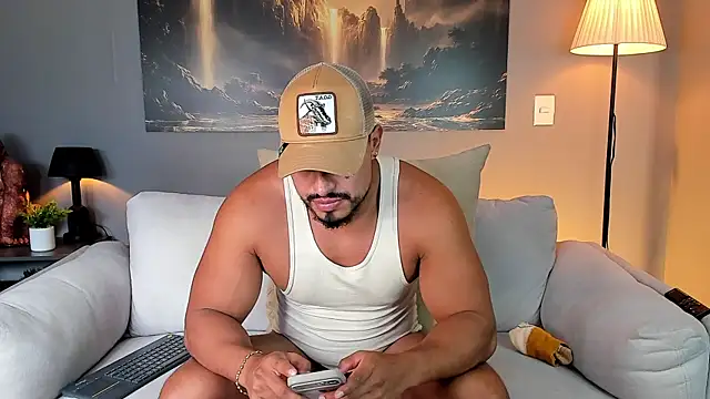 Snapshot of ApoloMakris chatting on June 4, 6:36 pm ApoloMakris online show from June 4, 6:36 pm