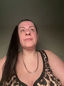 Evelinia online show from April 9, 3:17 pm