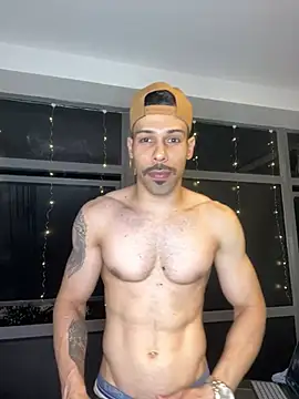 Snapshot of prince-roludo chatting on January 1, 12:32 am prince-roludo online show from January 1, 12:32 am
