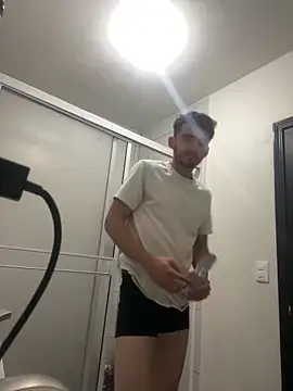 Snapshot of kevinsito1 chatting on February 11, 2:44 pm kevinsito1 online show from February 11, 2:44 pm