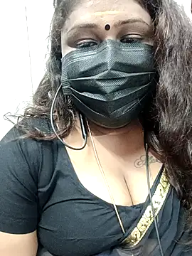 Snapshot of simran21 chatting on December 28, 8:04 pm simran21 online show from December 28, 8:04 pm