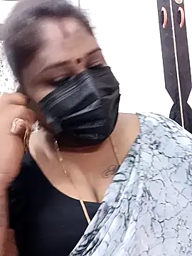 Snapshot of simran21 chatting on December 29, 6:05 pm simran21 online show from December 29, 6:05 pm