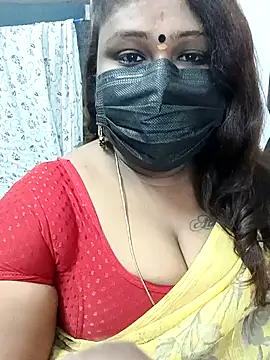 Snapshot of simran21 chatting on January 18, 6:10 pm simran21 online show from January 18, 6:10 pm