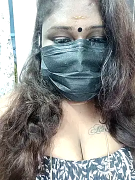 Snapshot of simran21 chatting on February 2, 6:20 pm simran21 online show from February 2, 6:20 pm