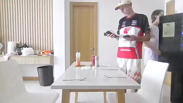 Snapshot of SweetSexySub chatting on October 19, 8:37 am SweetSexySub online show from October 19, 8:37 am