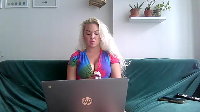 Snapshot of badblondebunny chatting on May 30, 4:37 pm badblondebunny online show from May 30, 4:37 pm
