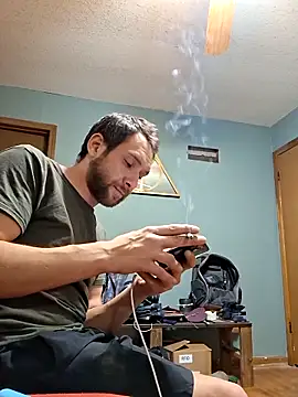 Snapshot of SmokingSloth chatting on February 21, 11:28 pm SmokingSloth online show from February 21, 11:28 pm