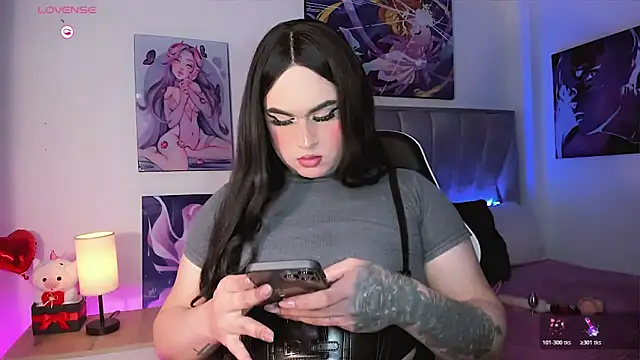 Snapshot of alexia_mattel chatting on June 10, 11:03 pm alexia mattel online show from June 10, 11:03 pm