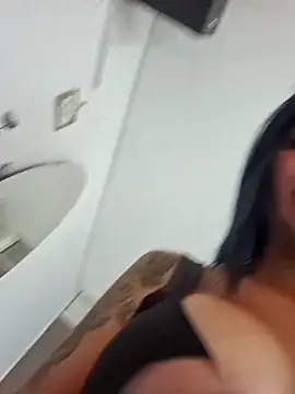 Snapshot of Tamyjenkins1 chatting on February 9, 5:28 pm Tamyjenkins1 online show from February 9, 5:28 pm