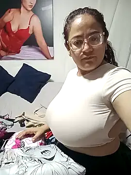 Snapshot of skarleth001 chatting on January 18, 12:46 am skarleth001 online show from January 18, 12:46 am