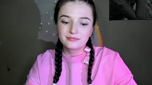 Snapshot of EvaaMillerr99 chatting on December 2, 12:52 am EvaaMillerr99 online show from December 2, 12:52 am