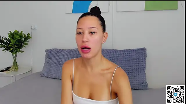 Snapshot of SelenaRousey chatting on July 12, 7:21 am SelenaRousey online show from July 12, 7:21 am