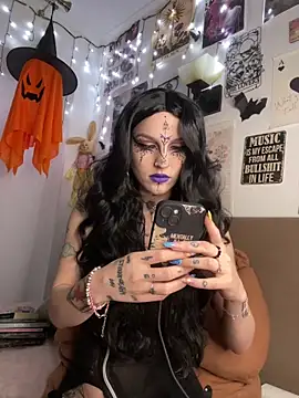 MoonAgnes online show from April 20, 3:04 pm