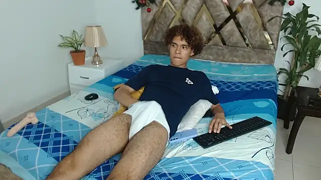 Snapshot of nickolas_moon chatting on December 16, 1:21 am nickolas moon online show from December 16, 1:21 am